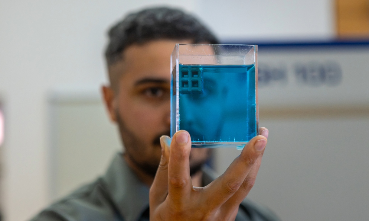 Köpük dolgulu 3D baskılı titanyum kafes yapı ve yüzer prototip